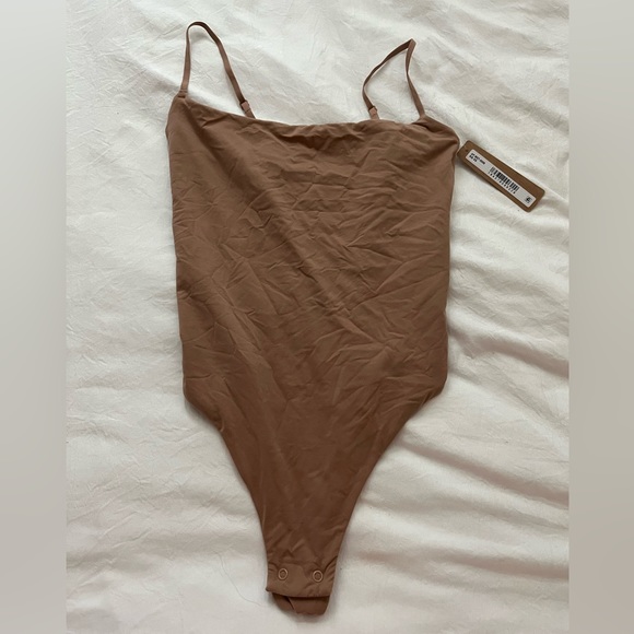 Skims Fits Everybody Cami bodysuit - Picture 2 of 2